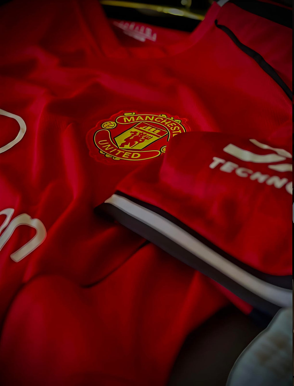 MANCHESTER UNITED 2025/26 HOME SET (WITH SHORTS)