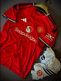 MANCHESTER UNITED 2025/26 HOME SET (WITH SHORTS)